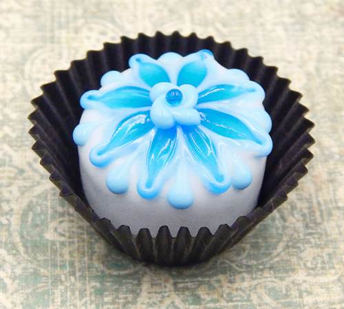 Click to view detail for HG-171 White Choc Treat Blue Berry Starflower $50